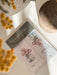 Geschenkanhänger mit Tulpenmotiv und der Aufschrift "Bunte Ostergrüße" von NORDEULE im Set.