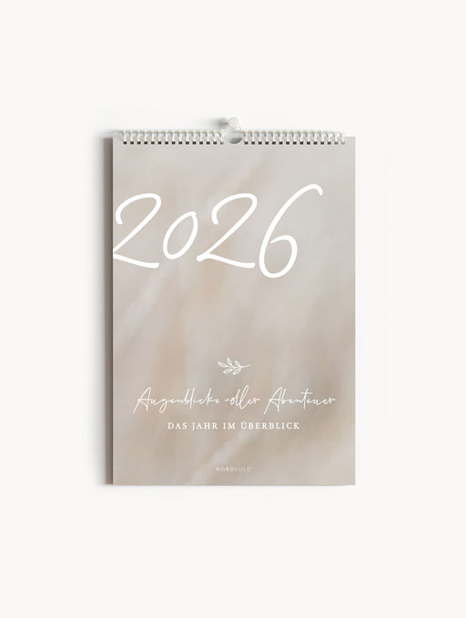 Wandkalender 2026 im DIN A4 Format im stilvollen minimalistischen Beige, Weiß aus hochwertigem Naturpapier zur einfachen Beschriftung.